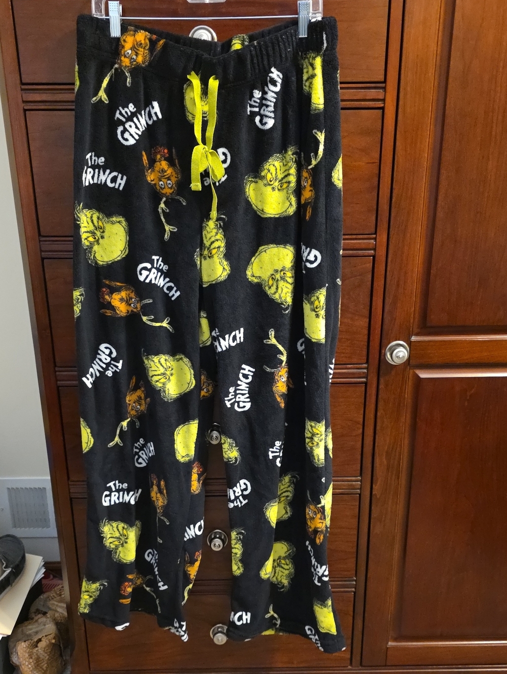 The Grinch Women's Black & Yellow Fleece Pajama Pants